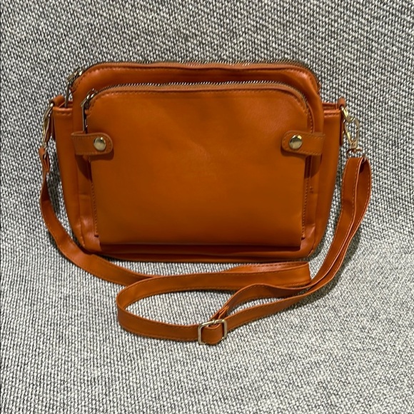 Elegant Tan Leather Bag - Picture 13 of 15